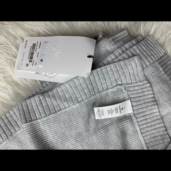 Lululemon Divinity Scarf - Picture 3 of 4